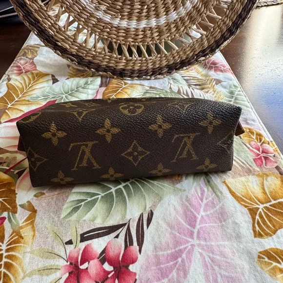 Vintage Louis Vuitton Monogram Canvas Cosmetic Pouch - Picture 16 of 17
